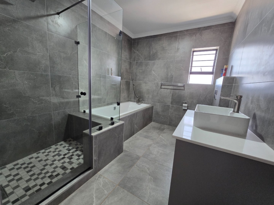 3 Bedroom Property for Sale in Van Der Hoff Park North West